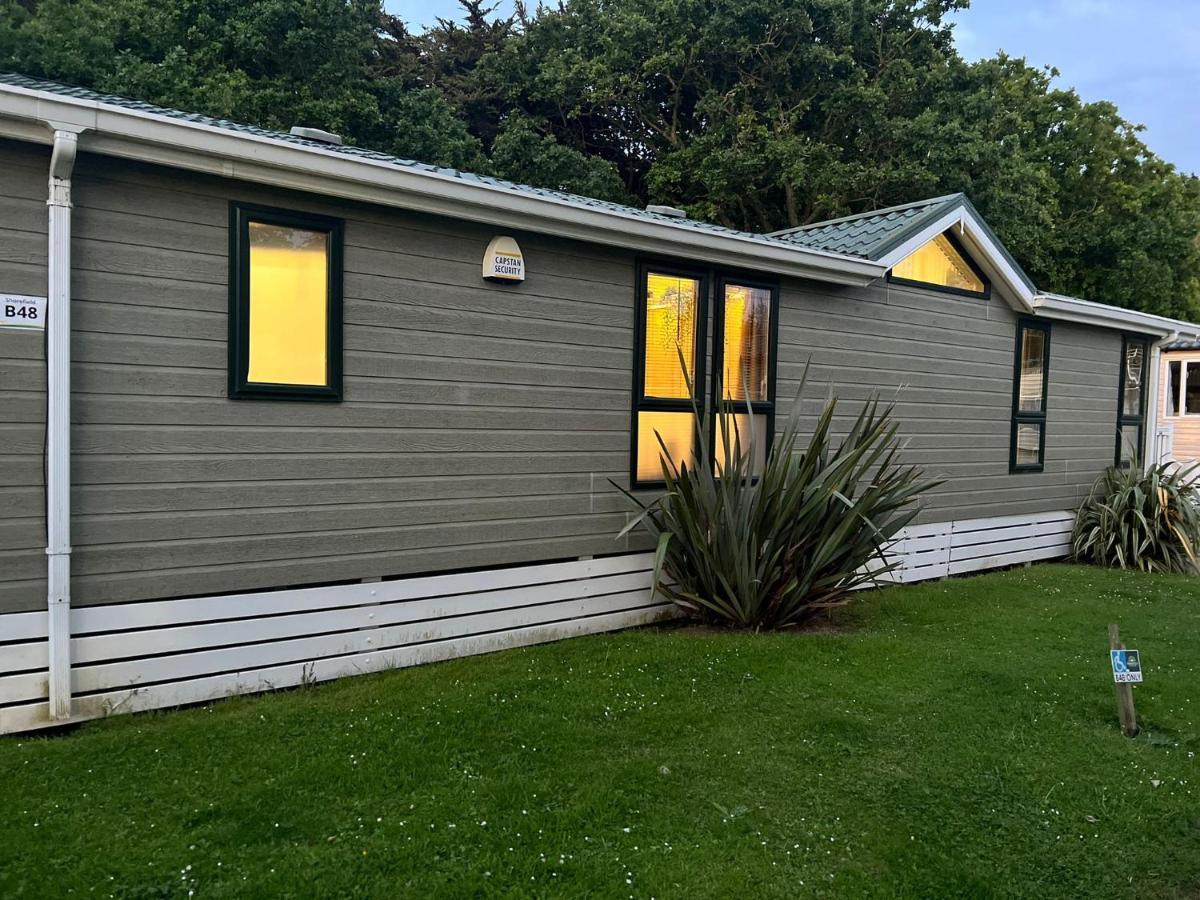 Jungle Lodge Lymington Εξωτερικό φωτογραφία