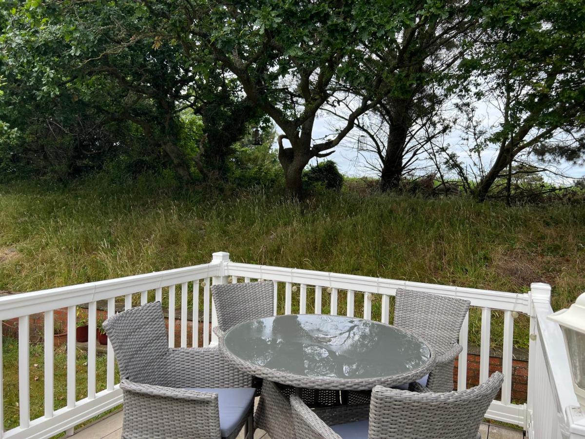 Jungle Lodge Lymington Εξωτερικό φωτογραφία