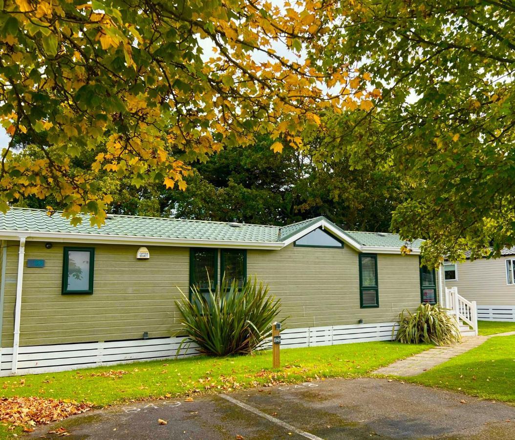 Jungle Lodge Lymington Εξωτερικό φωτογραφία
