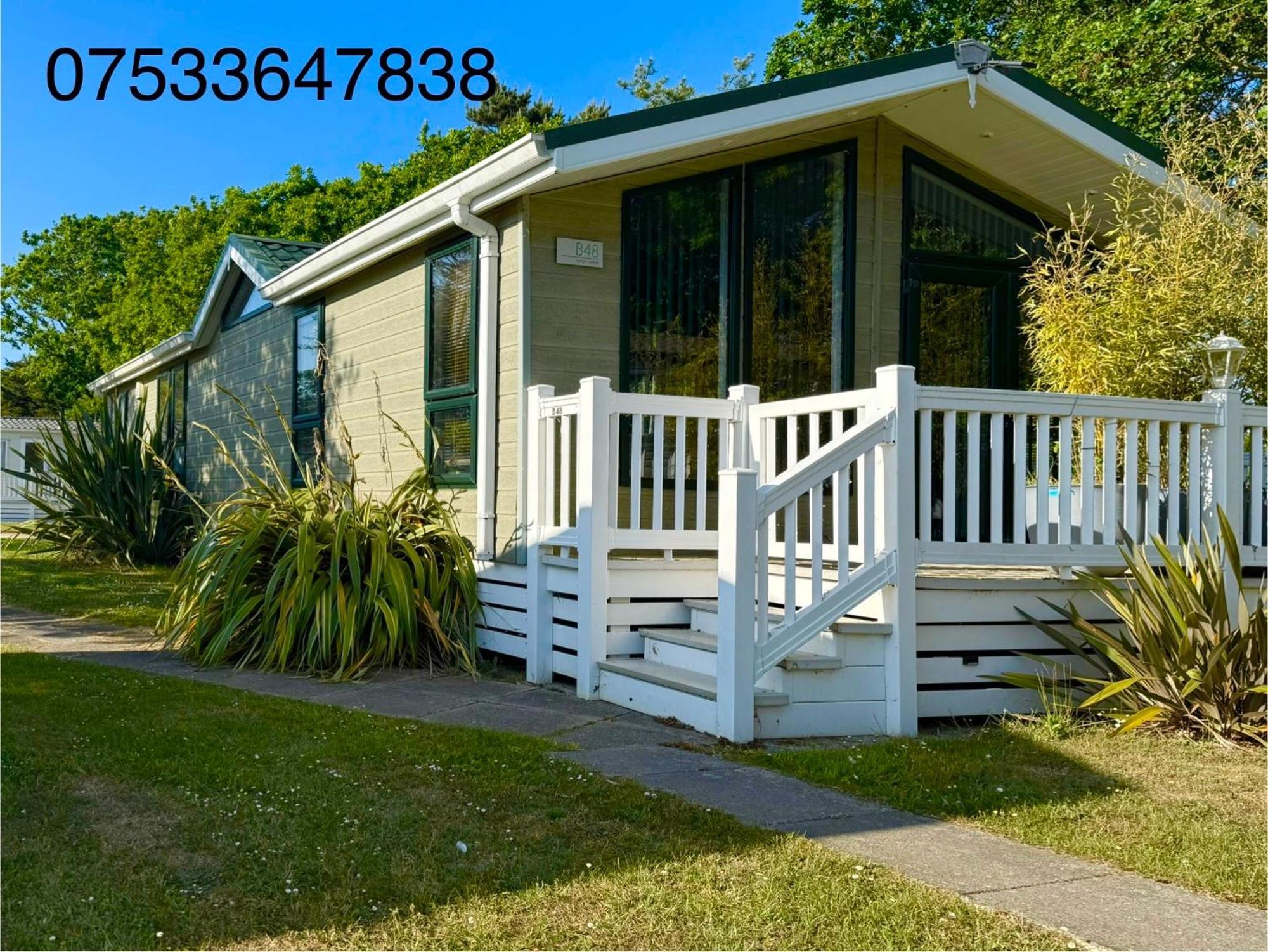 Jungle Lodge Lymington Εξωτερικό φωτογραφία